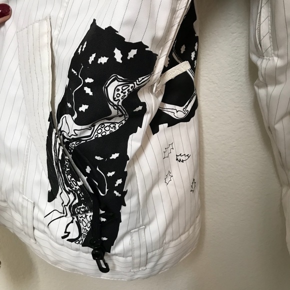 Roxy Snowboarding/Skiing Jacket - Picture 5 of 7